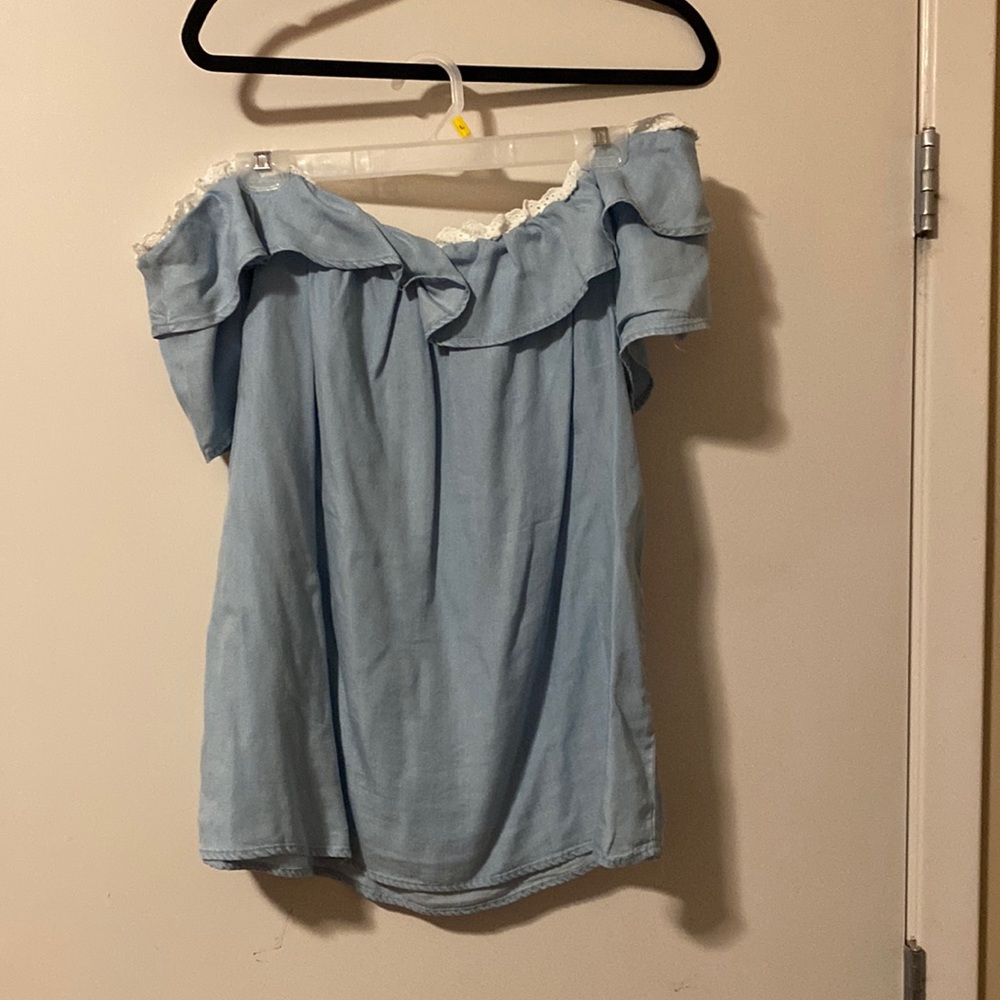 Versona XL off shoulder denim top with lace detailing.